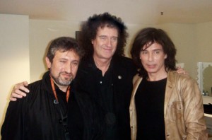 Astrônomo Garik Israelian, Brian May e Jean Michel Jarre, no camarim do artista no Royal Albert Hall.