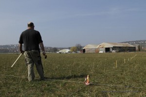 Franck Bonneau demarcando o campo para montar seu projeto.