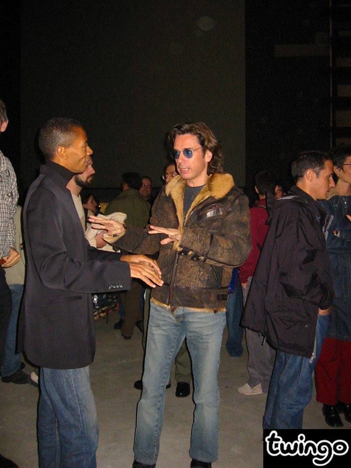 Jarre e Jeff Mills por volta de 2002 durante uma apresentação do Kraftwerk em Paris.