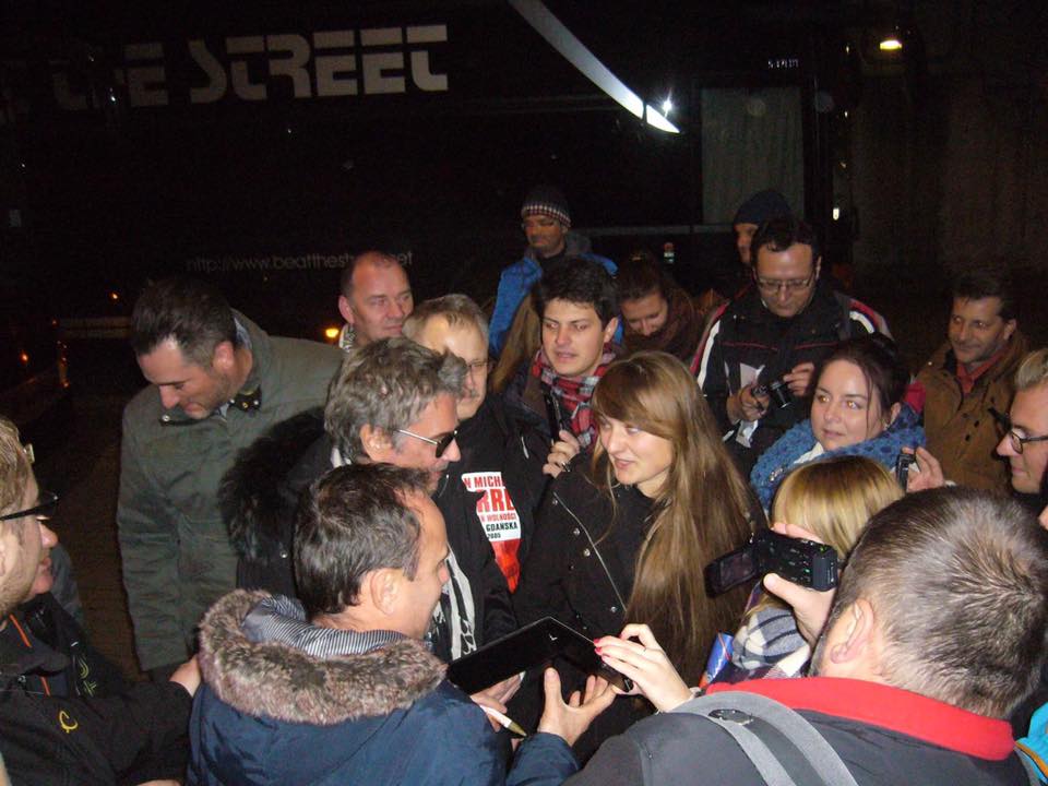 Jarre fez questão de atender todos seus fãs poloneses depois do show.
