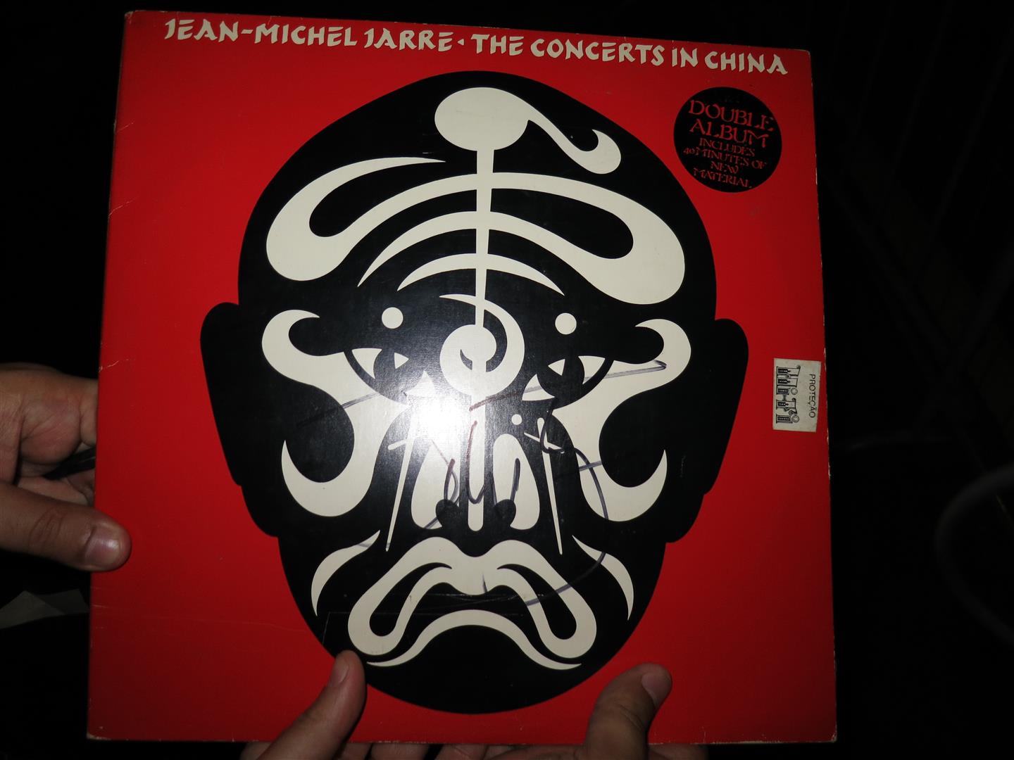 LP "Concerts in China" autografado por Jarre.